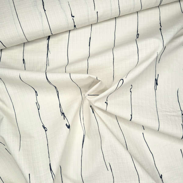 Originalstoff Burda Style 6/2023, Baumwollstoff, cremeweiß mit gemalten marineblauen Linien