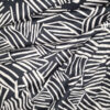 Baumwoll-Stretchstoff abstrakter Print mit Linien, schwarz-cremeweiß