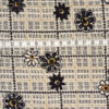 Boucléstoff cremeweiß, Karo- und Blumenprint schwarz-beige